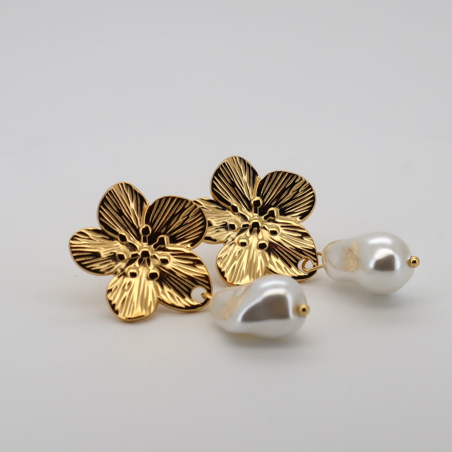 Sakura Pearl Earring